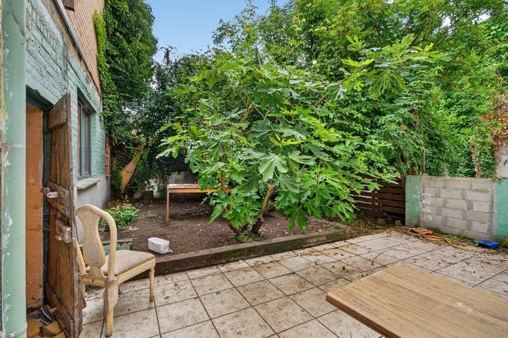 Spacious family home in need of renovation in Stene, Oste...