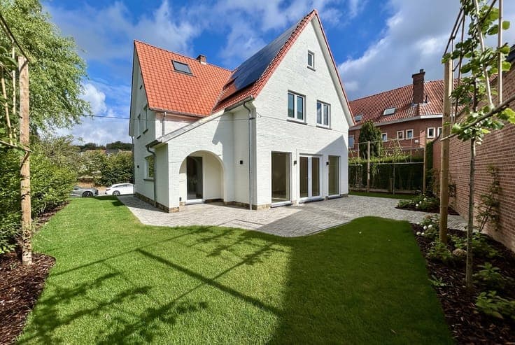 Volledig gerenoveerde villa met EPC A in gegeerde wijk Te...