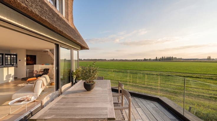 Hedendaagse woning met prachtige vergezichten over de pol...