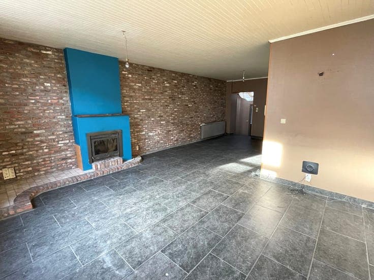 Mixed-use property with commercial space and residence in...