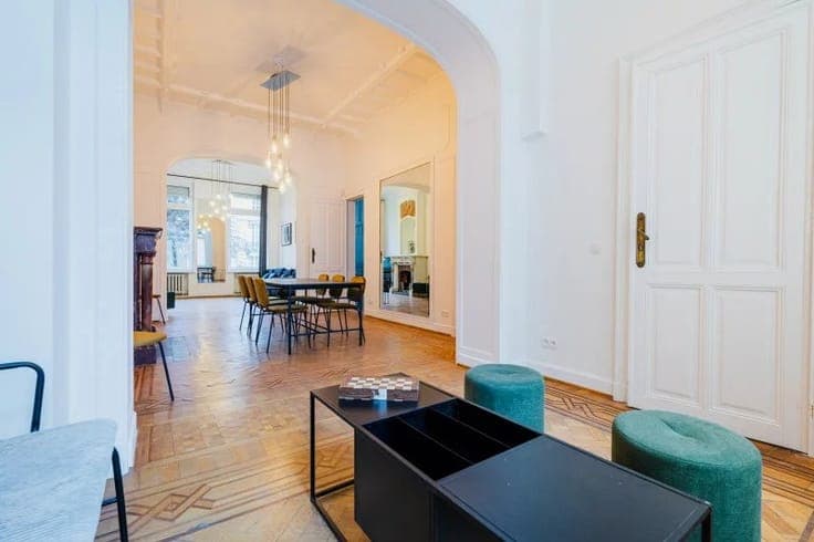 Beautiful mansion near Instit. UE