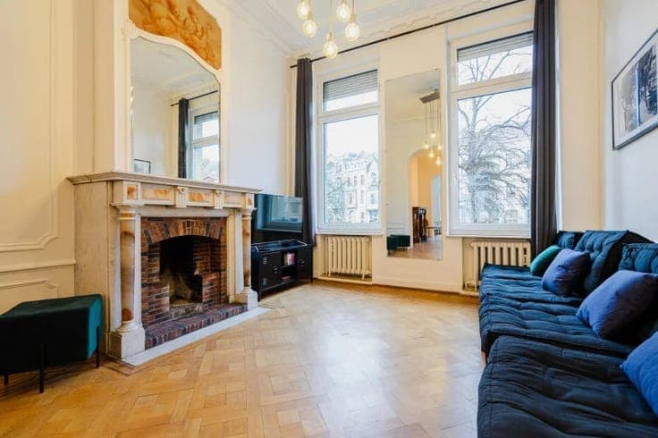 Beautiful mansion near Instit. UE