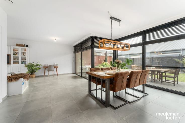 Move-in ready and energy-efficient family home with 4 bedroo