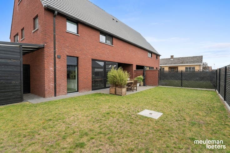 Move-in ready and energy-efficient family home with 4 bedroo