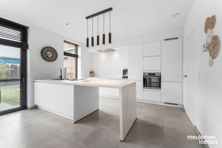 Move-in ready and energy-efficient family home with 4 bedroo
