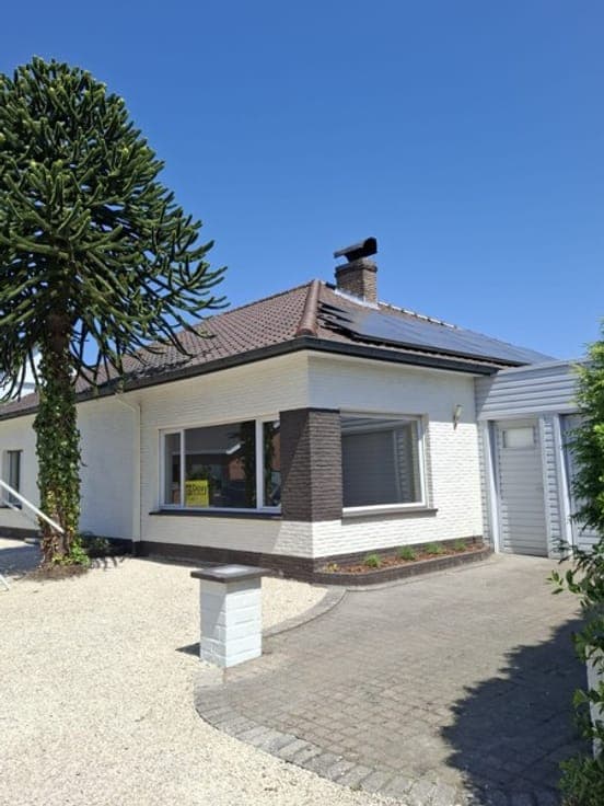 Instapklare, volledig gerenoveerde bungalow met 3 slaapka...