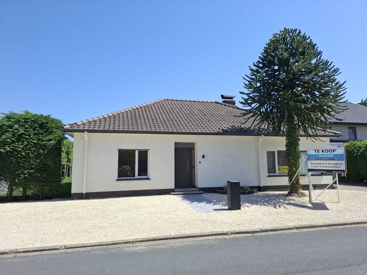 Instapklare, volledig gerenoveerde bungalow met 3 slaapka...