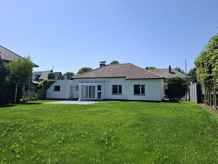Instapklare, volledig gerenoveerde bungalow met 3 slaapka...