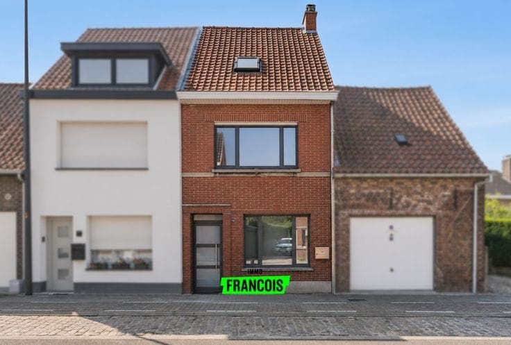 Potential townhouse for sale in the heart of Tielt