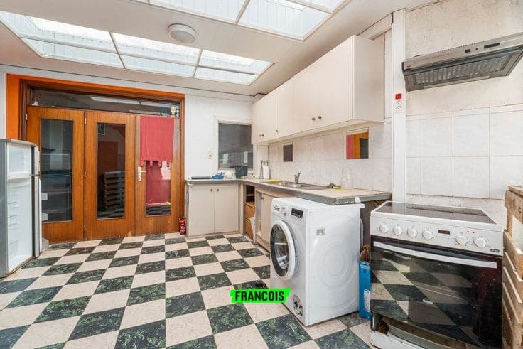 Potential townhouse for sale in the heart of Tielt