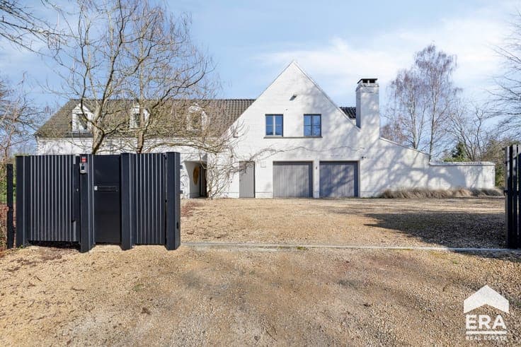 EXCEPTIONAL PROPERTY WITH INDEPENDENT ANNEX ON 33 ARES