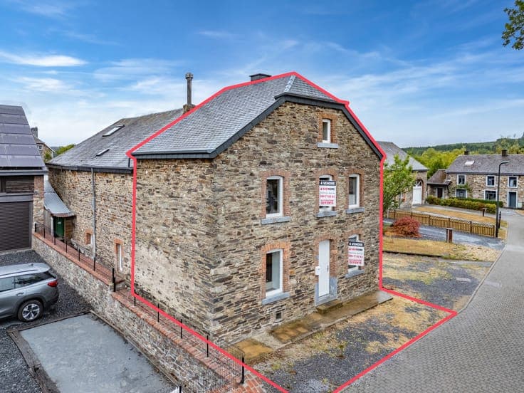 Charming house located in a peaceful and quiet environment.