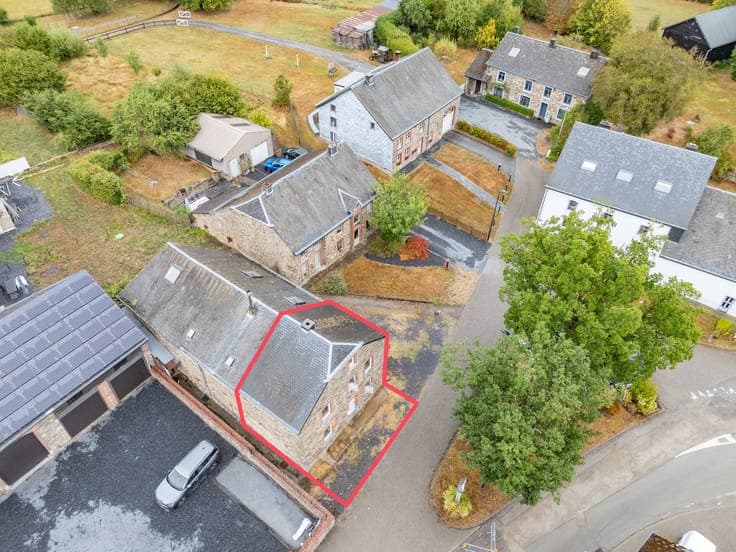 Charming house located in a peaceful and quiet environment.