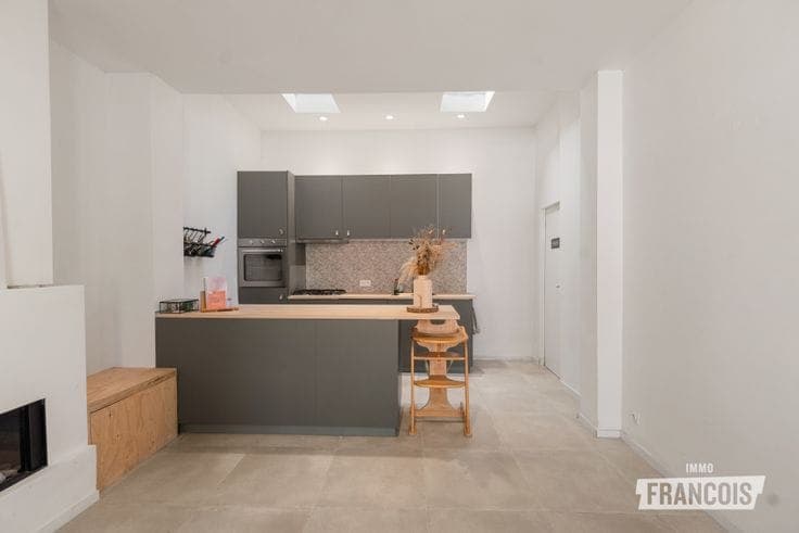Move-in-ready and renovated townhouse with 3 bedrooms in Br…