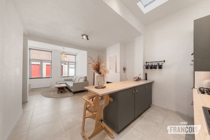 Move-in-ready and renovated townhouse with 3 bedrooms in Br…