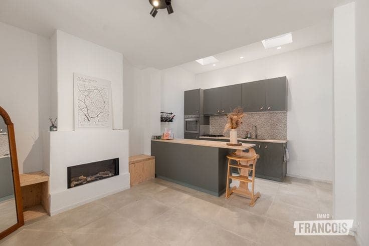 Move-in-ready and renovated townhouse with 3 bedrooms in Br…