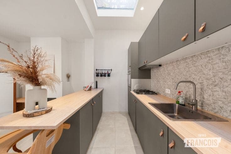 Move-in-ready and renovated townhouse with 3 bedrooms in Br…