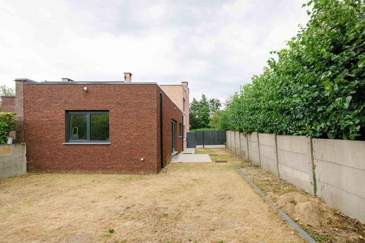 Volledig gerenoveerde en energiezuinige halfopen bebouwing m