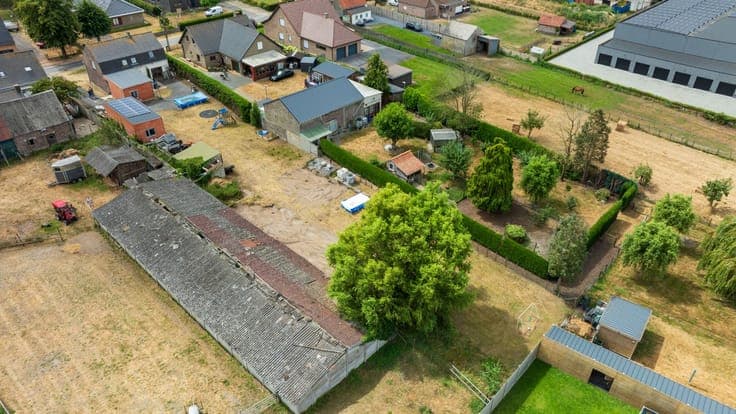 Rustig gelegen woning met grote tuin op 1724 m²