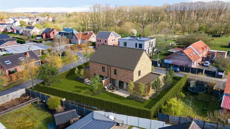 Small new construction project with 2 semi-detached houses