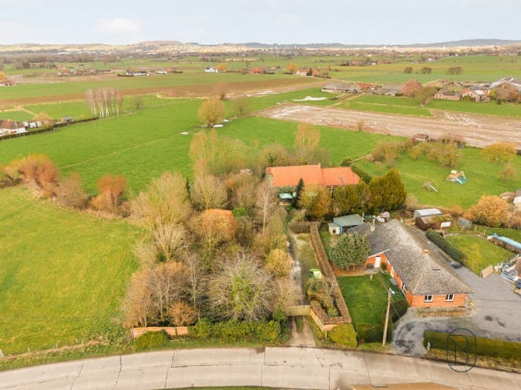 Farmhouse comprising commercial space and residence!