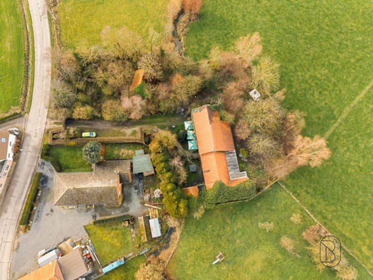 Farmhouse comprising commercial space and residence!