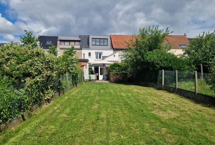 W-O - House 3 bed/3 bath/1 office - South-facing