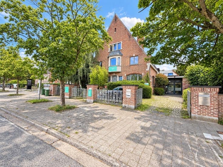 Klassevolle villa met royale ruimtes en mooie tuin in een...