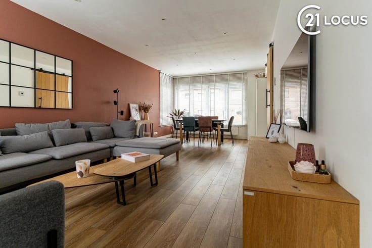 Bright home with spacious kitchen-diner and garage