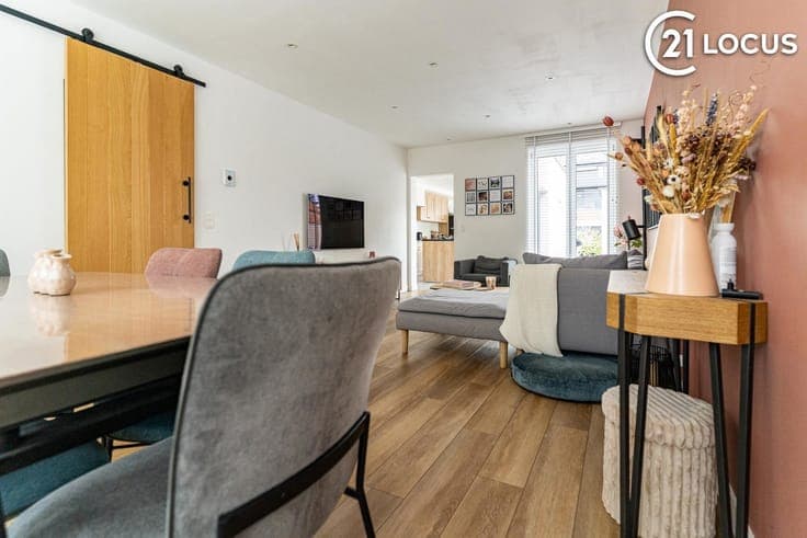 Bright home with spacious kitchen-diner and garage