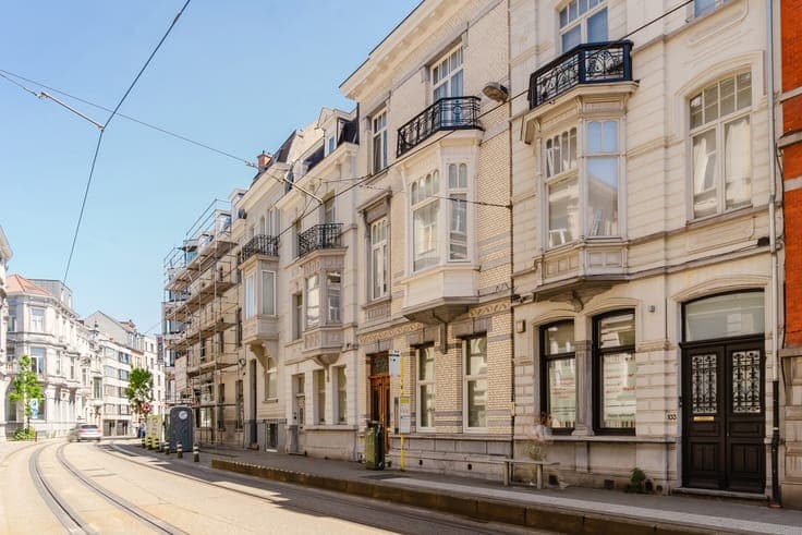 Architectenwoning met binnentuin,dakterras en garage te Gent