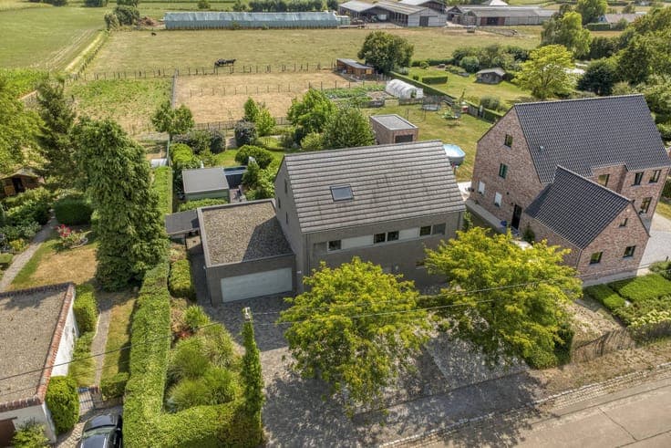 Ready to move in, energy-efficient villa with beautiful gard