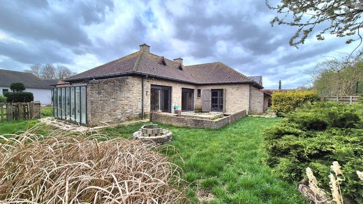 Schitterend gelegen bungalow met oprit, grote tuin, 3 sla...