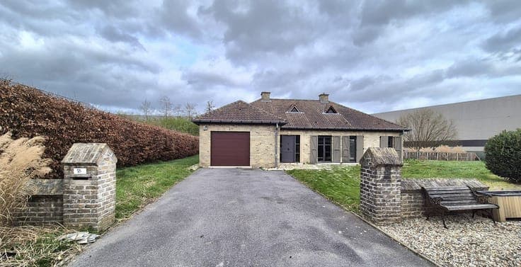 Schitterend gelegen bungalow met oprit, grote tuin, 3 sla...