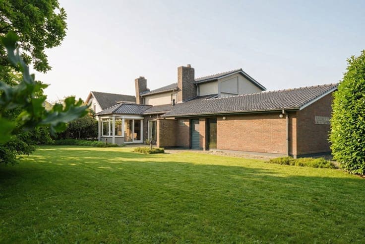 Quietly located villa on a 1,500 m² plot