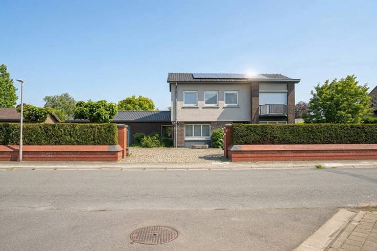 Quietly located villa on a 1,500 m² plot