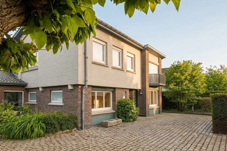 Quietly located villa on a 1,500 m² plot