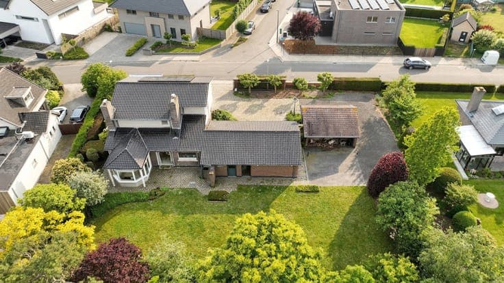 Quietly located villa on a 1,500 m² plot