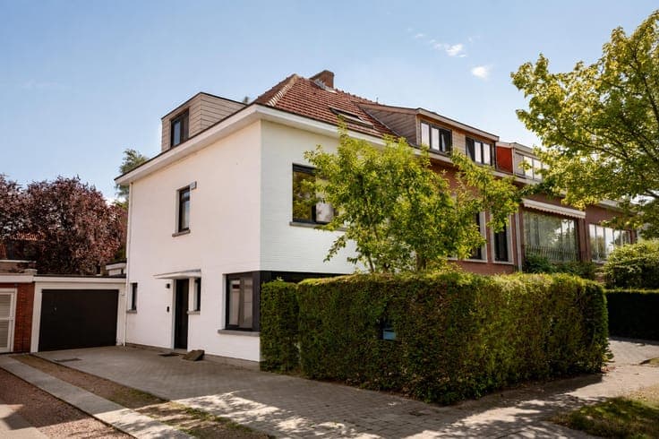 A characterful family home in the popular neighbourhood of E