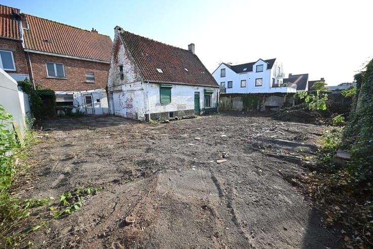 RUIME te renoveren WONING met ATELIERRUIMTE (100m²) op ee...