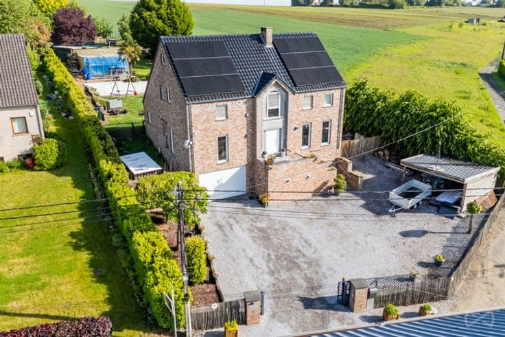 House in Courcelles