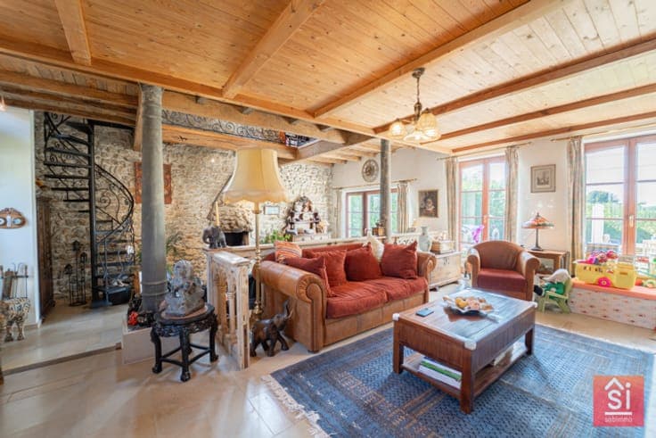 Charming 4-fronted house