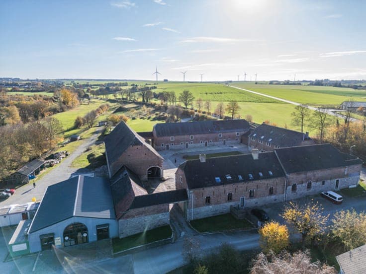 Characterful real estate estate set on 5 hectares of land