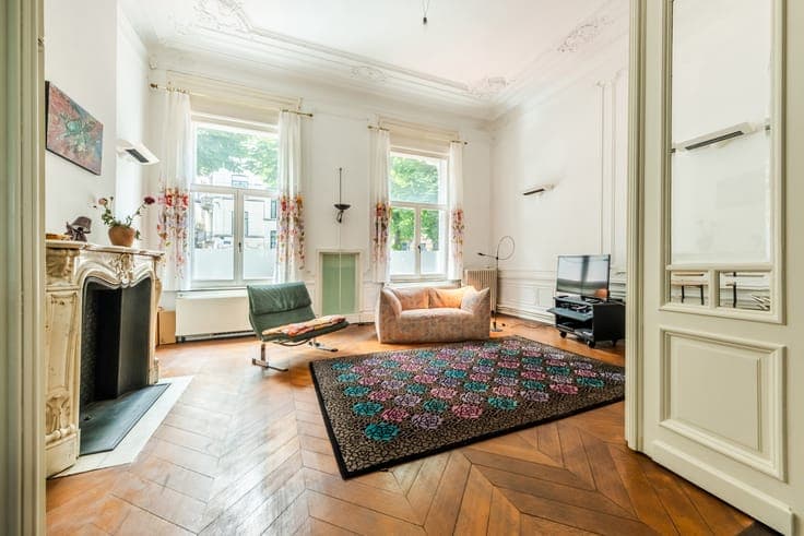 Stately townhouse with exceptional garden, garage and EPC D