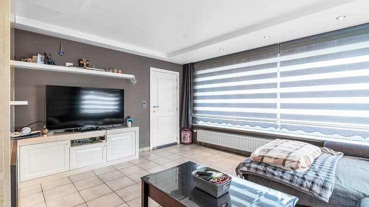 Ruime gezinswoning met 3 slaapkamers + bureel/slaapkamer ...