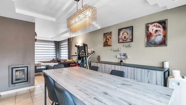 Ruime gezinswoning met 3 slaapkamers + bureel/slaapkamer ...