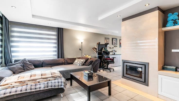 Ruime gezinswoning met 3 slaapkamers + bureel/slaapkamer ...