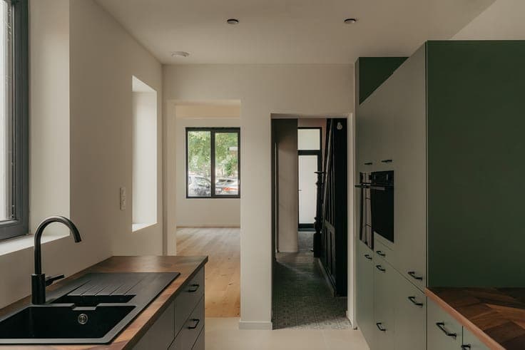 Fully renovated property adjoining Krugerplein