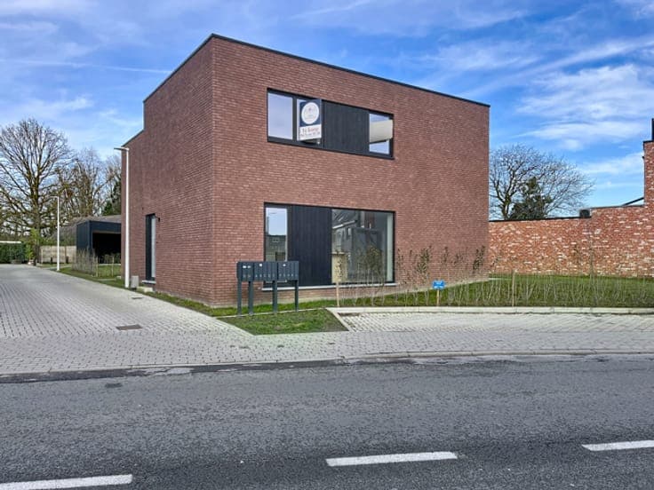Last new construction home along Cooppallaan in Wetteren