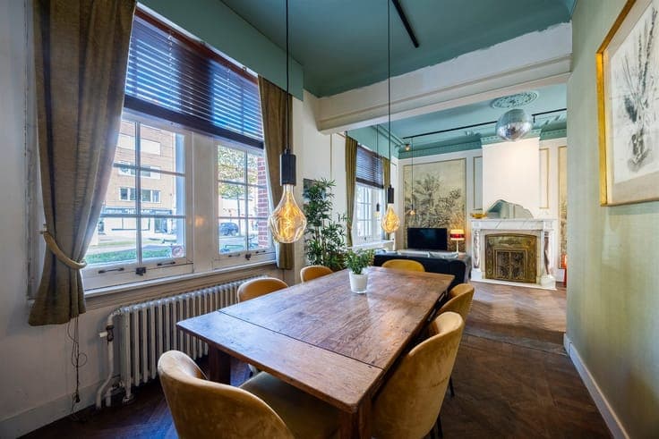 CHARMING PROPERTY WITH A SOUTH-FACING GARDEN